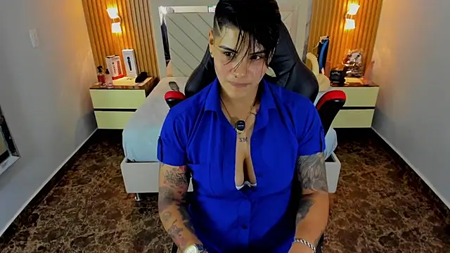 KAROLLJONES1 online show from January 11, 8:03 pm