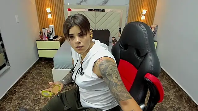 KAROLLJONES1 online show from October 27, 7:30 pm