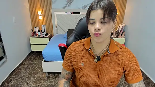 KAROLLJONES1 online show from November 10, 7:53 pm