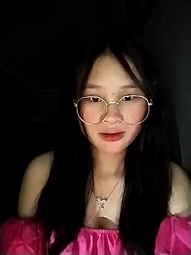 Snapshot of saronla_03 chatting on October 7, 5:28 pm saronla 03 online show from October 7, 5:28 pm