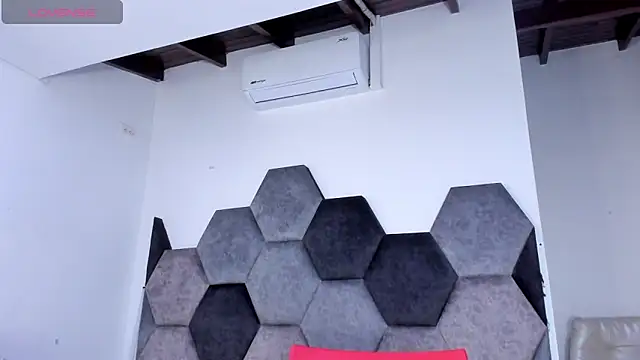 BellaNixs online show from April 6, 11:22 am