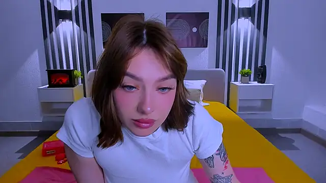 Emily Tylerr online show from February 19, 1:38 am