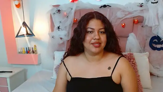 CloeStron online show from October 25, 6:59 pm