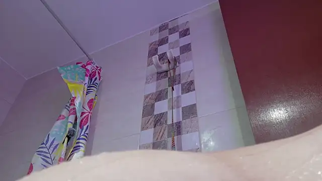 lunnaa  online show from December 20, 4:27 am