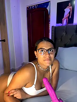 ema zoe online show from November 6, 12:05 am