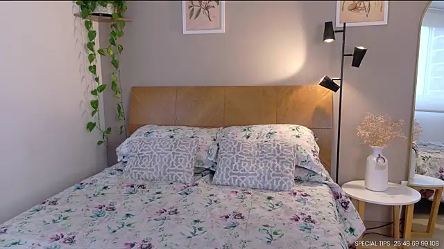 sarah rayy online show from January 13, 9:30 pm