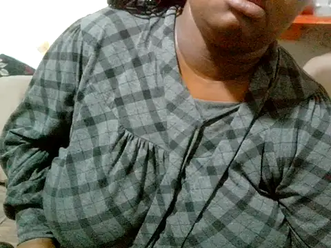 bustydivaxx21 online show from September 25, 6:28 pm