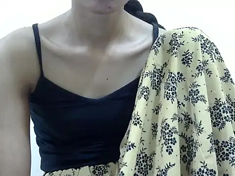 smallcuute online show from January 18, 5:15 am