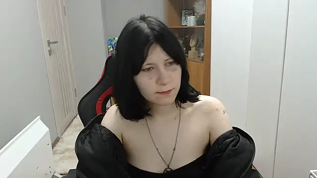 TinaQuiin online show from December 3, 9:00 am