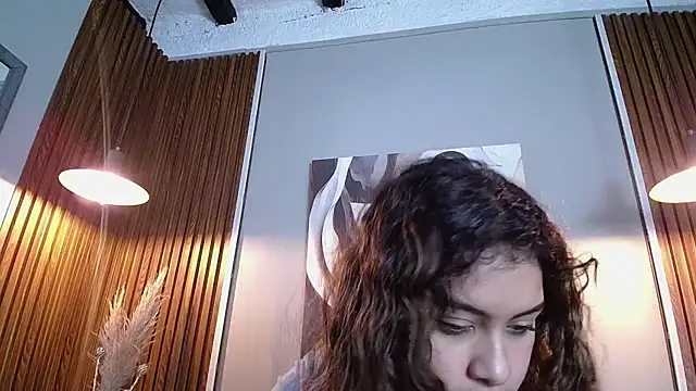 CurlyDani online show from April 10, 6:41 am