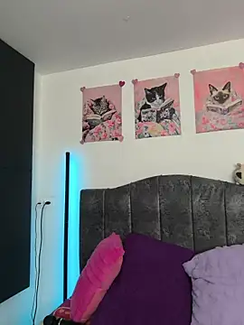 Vale Walker online show from April 23, 4:31 am