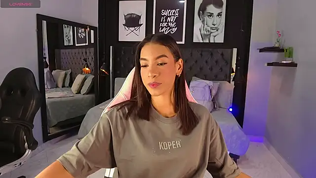 kitty collins  online show from December 14, 11:38 am