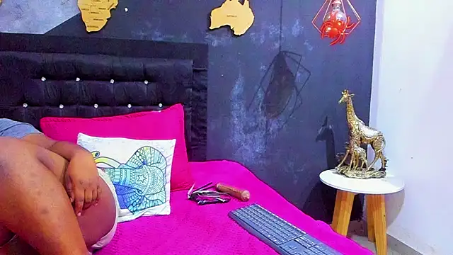 Maiam  Rossi online show from December 2, 11:45 am