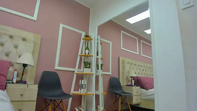 merlyaluna online show from April 9, 7:19 pm