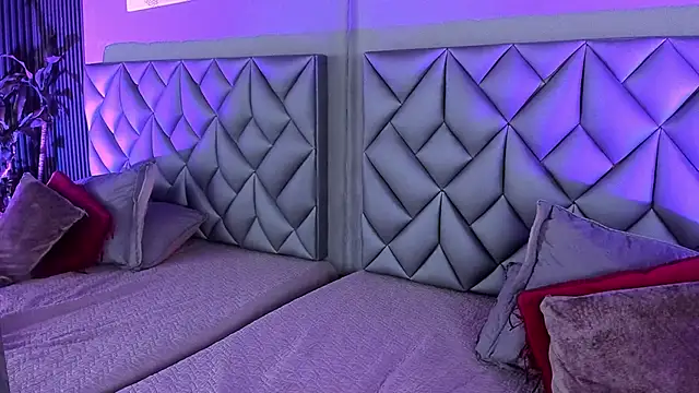 Kitty Dollyy online show from October 21, 8:35 pm