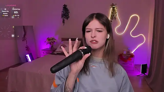 Lisa Blossom online show from April 11, 6:30 am