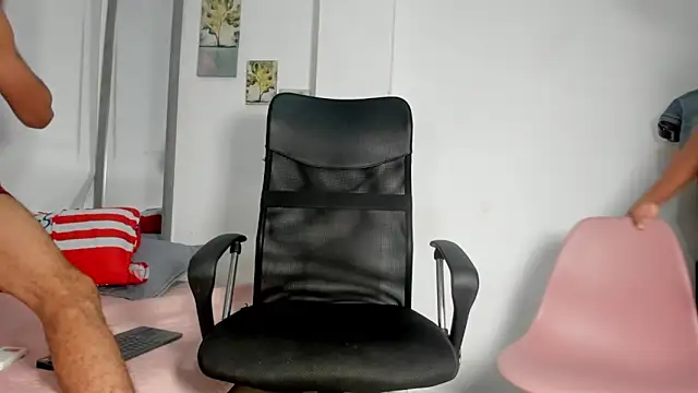 Snapshot of tyler_twink_boy chatting on April 24, 2:53 pm tyler twink boy online show from April 24, 2:53 pm
