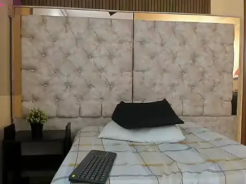 shantall 05 online show from April 11, 5:49 pm