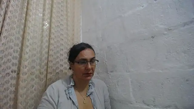 gabbyparker  online show from April 8, 9:44 am