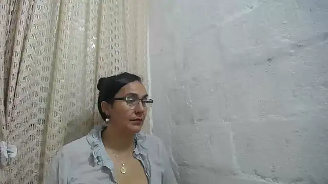 gabbyparker  online show from April 5, 10:03 am