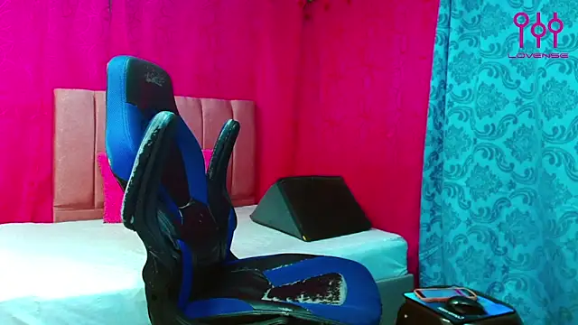 ximena butterfly2 online show from March 26, 11:39 pm