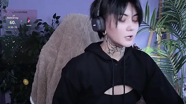 GothXRaven online show from January 17, 11:40 am