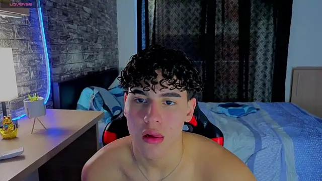 Theimperialboys  online show from April 18, 9:48 pm