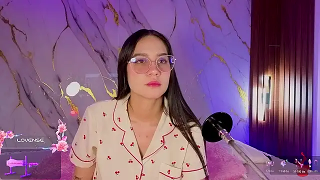 Emmiicute online show from February 16, 8:30 pm