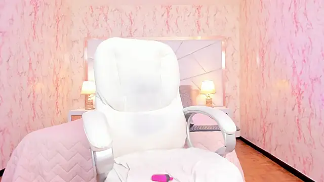 Emily Whinfre online show from October 3, 9:31 pm