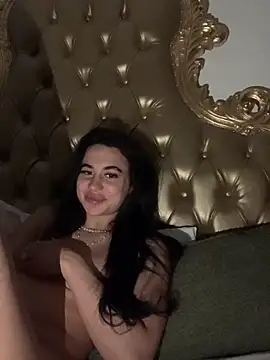 itsyourgirltee online show from April 20, 3:42 am