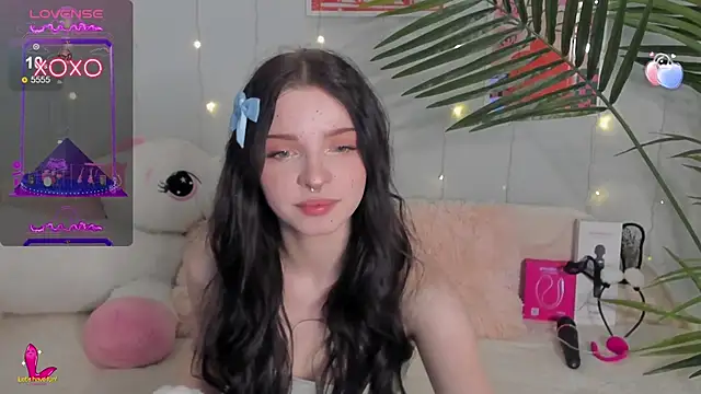 BlackyLii online show from December 18, 1:43 am