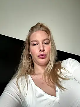 Chloemillerrxx online show from October 10, 1:27 pm