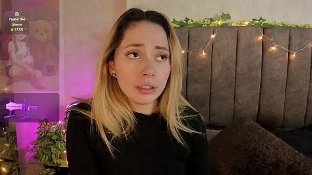 LanaMills  online show from February 8, 5:33 am