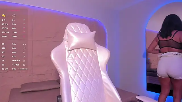 HannahMontgomery online show from February 8, 7:06 pm