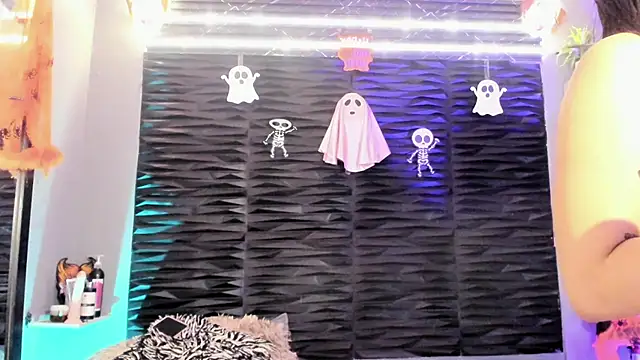 lu styles  online show from October 28, 11:49 am