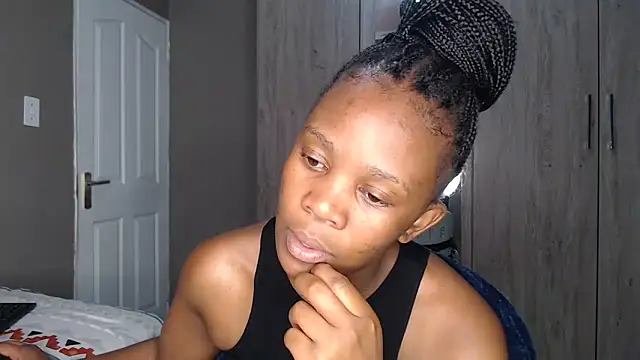 Lunalee online show from November 26, 10:33 pm