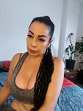 naiaratobon   online show from December 18, 6:45 pm