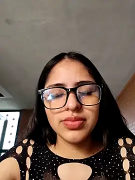 Goddesscut333 online show from November 14, 6:30 pm