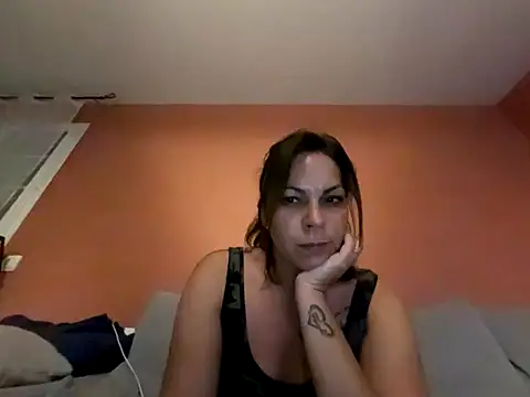 minettedusud online show from November 1, 7:40 pm