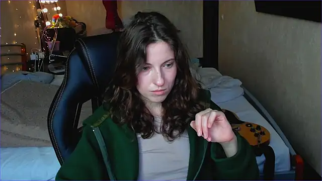 Agata in Wonderland online show from November 4, 11:15 am