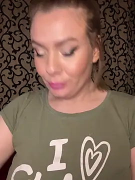 emmasweett11 online show from December 19, 3:37 pm