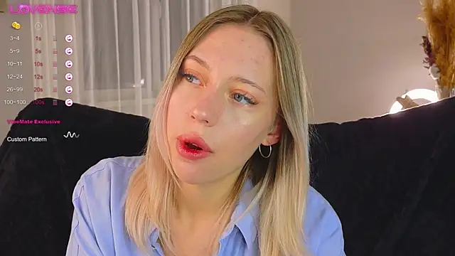 NyxaThorn online show from October 28, 3:07 pm