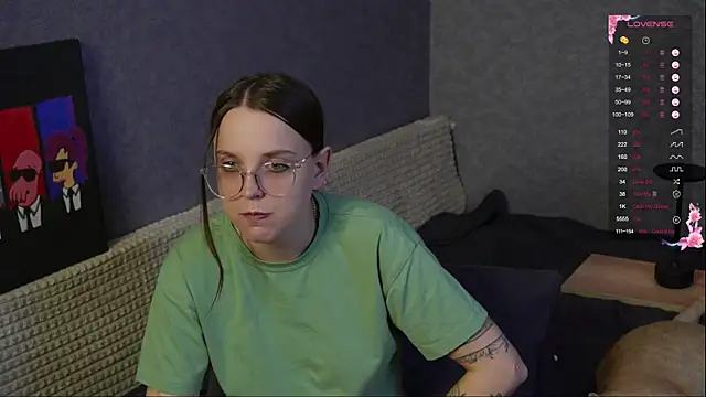 Violetwin online show from April 3, 5:00 pm