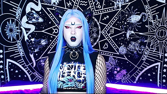 naomi satan online show from April 8, 10:45 pm