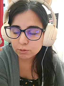 Snapshot of CutteGirl99 chatting on October 20, 8:23 pm CutteGirl99 online show from October 20, 8:23 pm