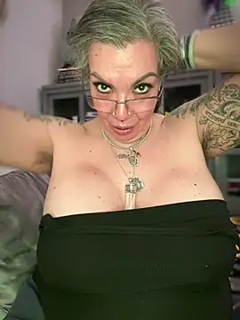 dieseldame1313 online show from March 15, 11:29 pm