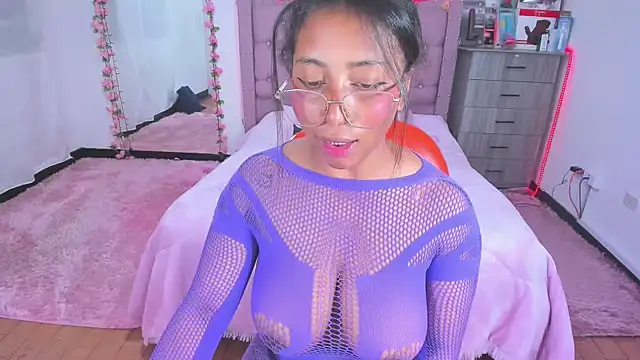 Snapshot of Gabi_Jhons_23 chatting on September 18, 2:59 pm Gabi Jhons 23 online show from September 18, 2:59 pm