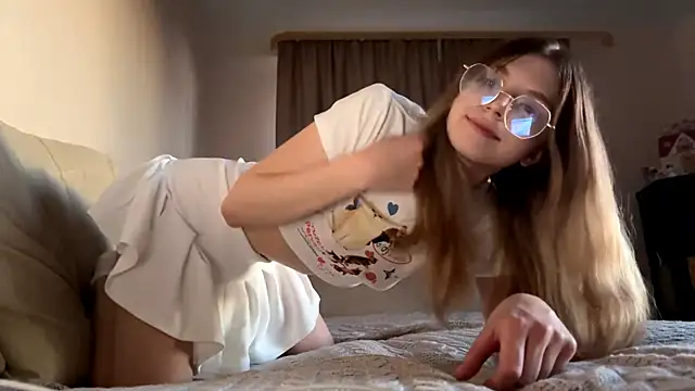 FruityXo online show from December 5, 2:07 pm