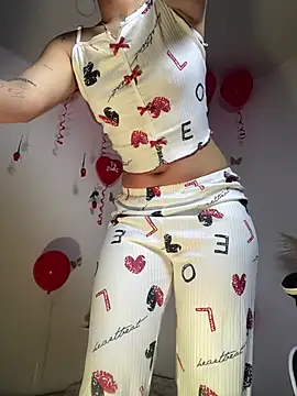 LuluMonroe Eup online show from February 6, 4:49 am