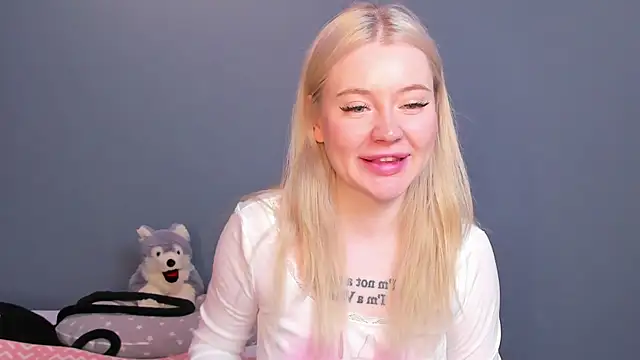 Lillie Berry online show from April 15, 5:30 am